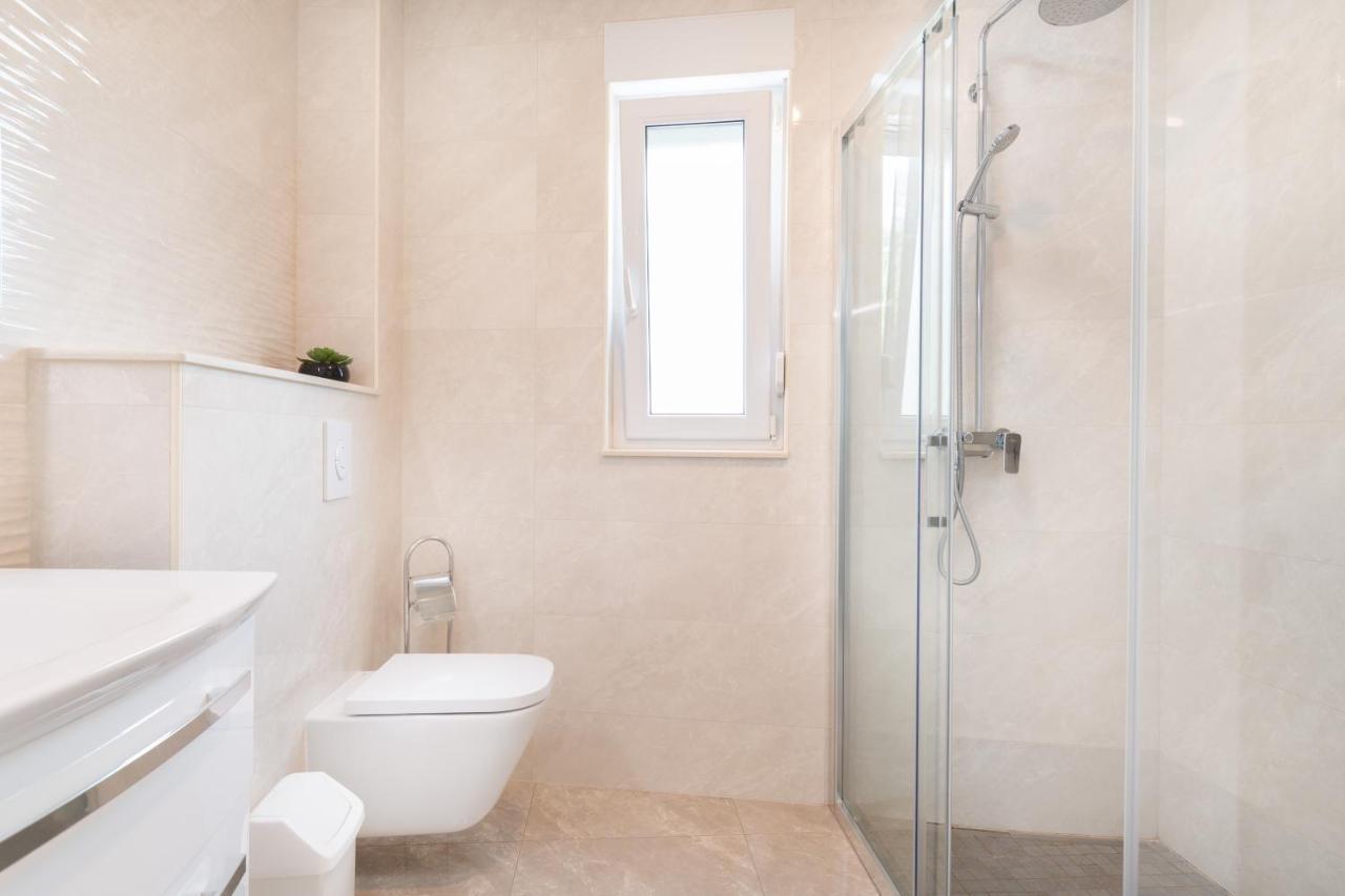 Solu Apartment Promajna Bagian luar foto